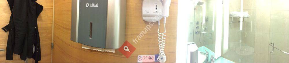 Air France Arrivals Lounge - Terminal 2C