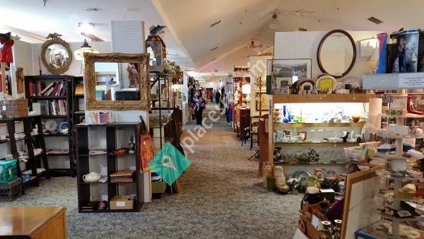 Days Of Olde Antiques & Collectibles At Galloway