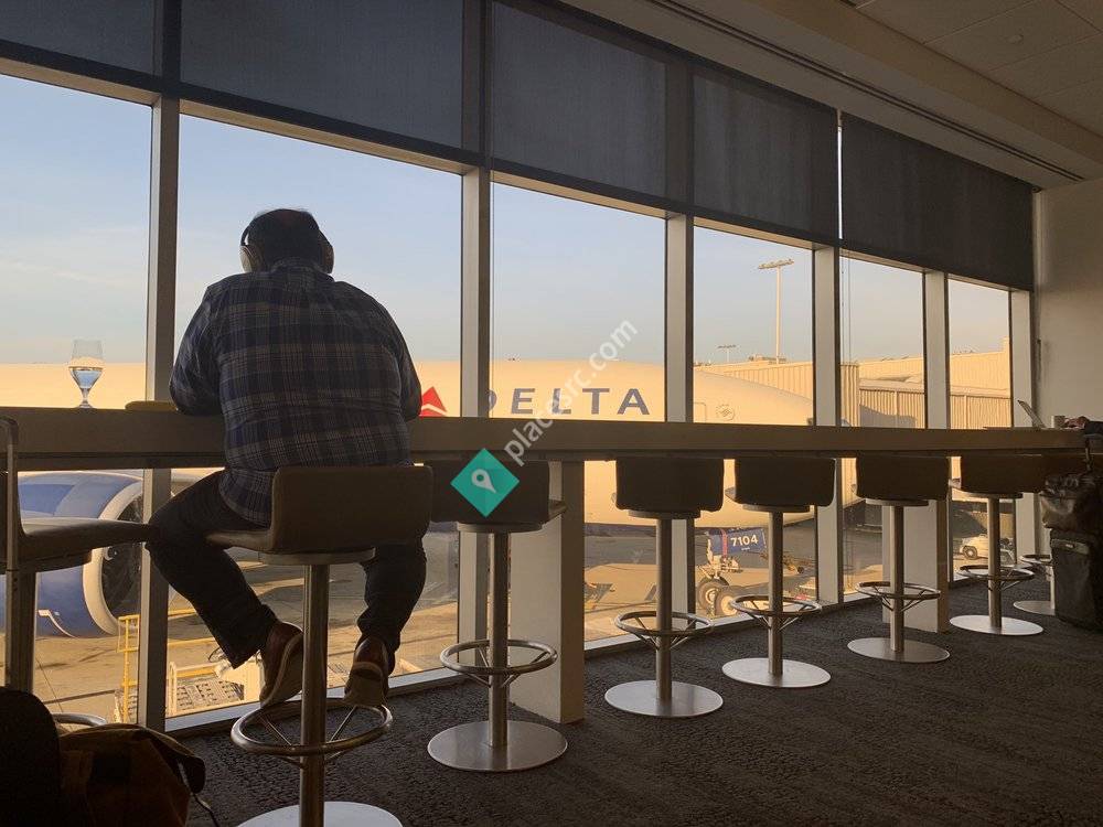 Delta Sky Club - Concourse E