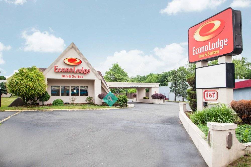 Econo Lodge Inn & Suites