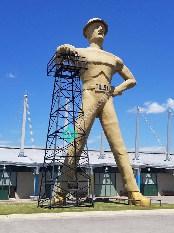 Golden Driller Statue