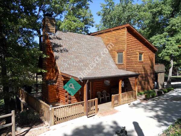 Hidden Falls Log Cabin Rentals - Little Bear Cabin - Ridgedale