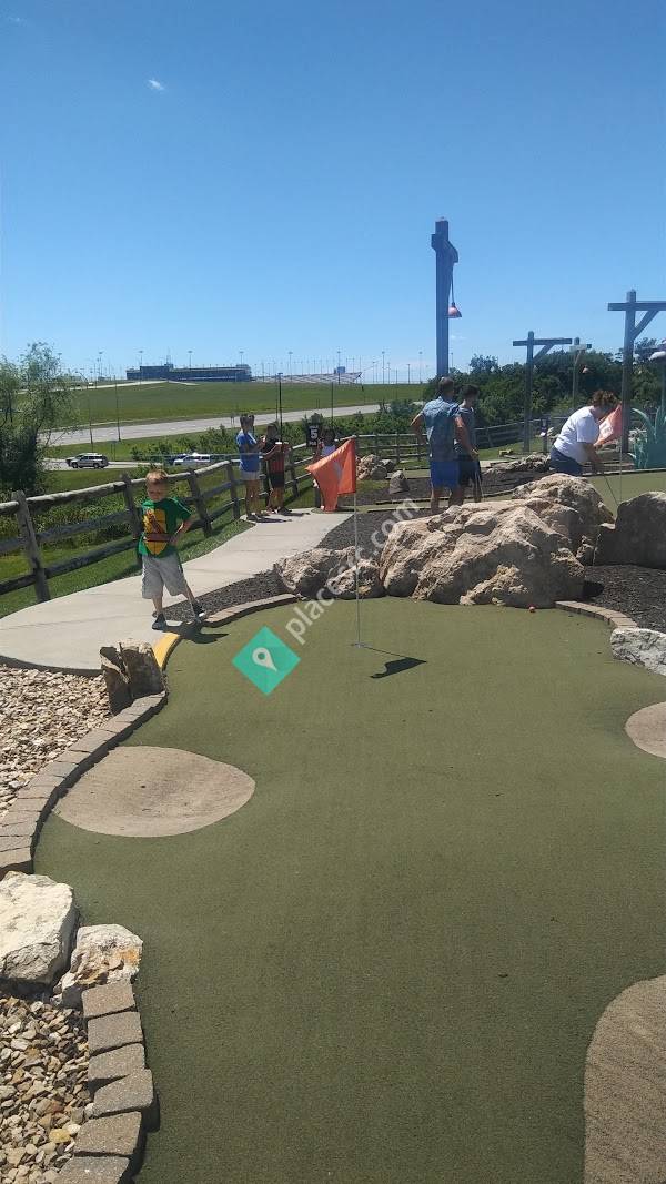 Howl In One Mini Golf