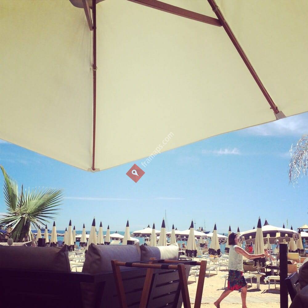 Le Zelo's Beach