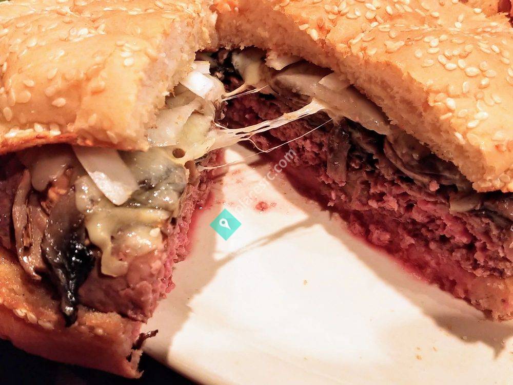 Maxie's Restaurant & Lounge