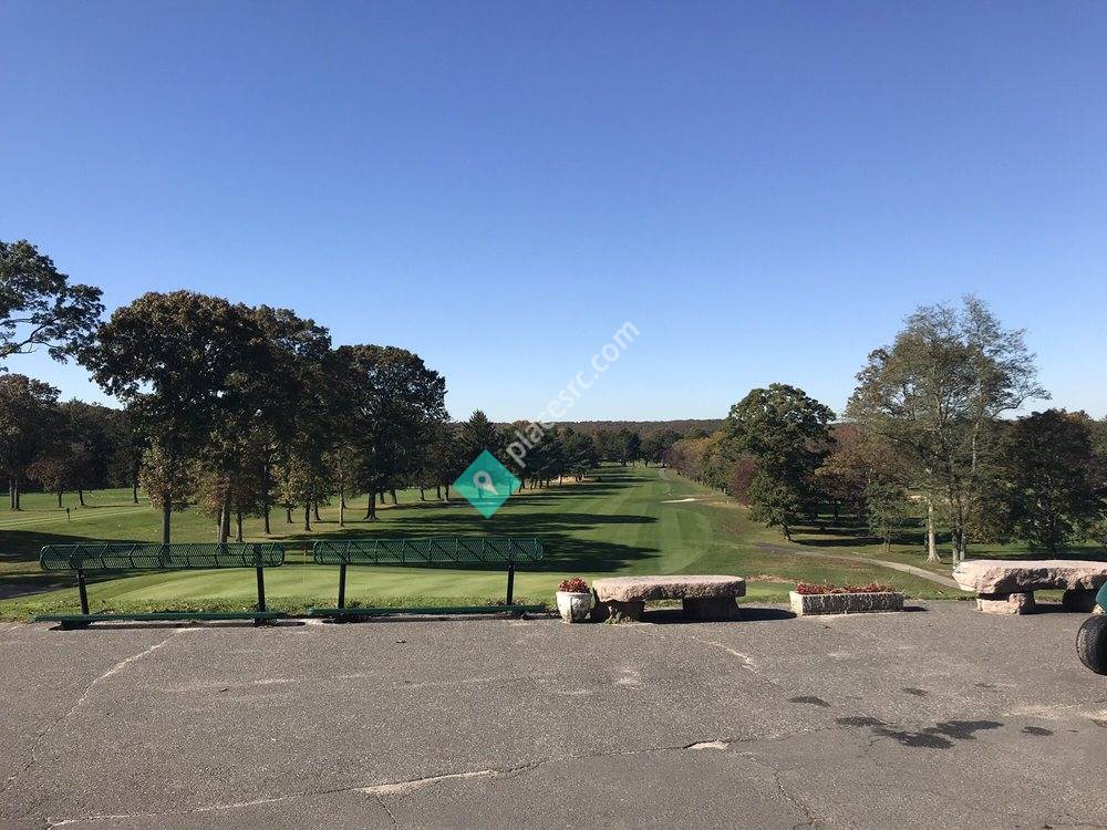 Middle Island Country Club