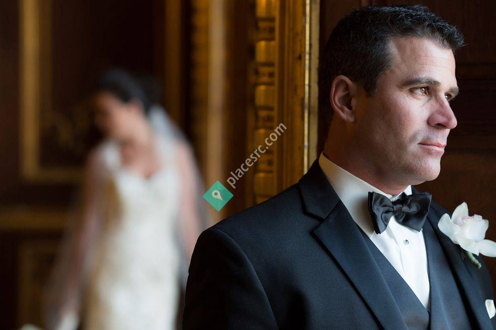 Nelly Saraiva - Wedding & Boudoir Photographer