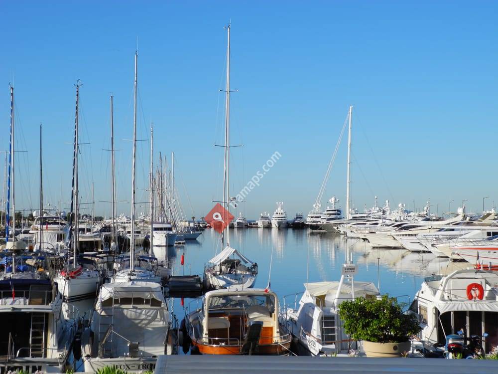 Quai d'Honneur
