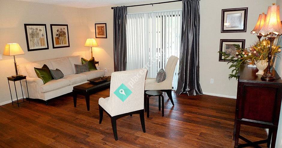 Quail Hollow Apartments - West Columbia