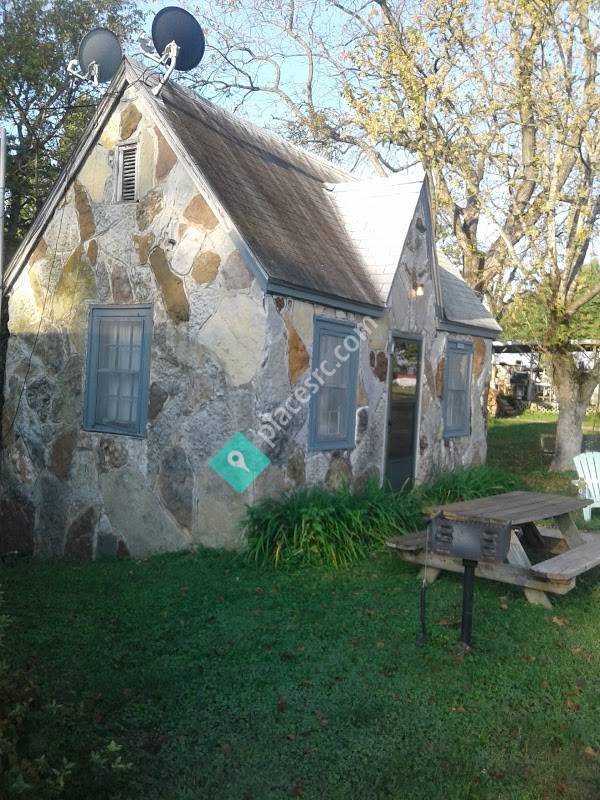 Rock Village Court Cabins