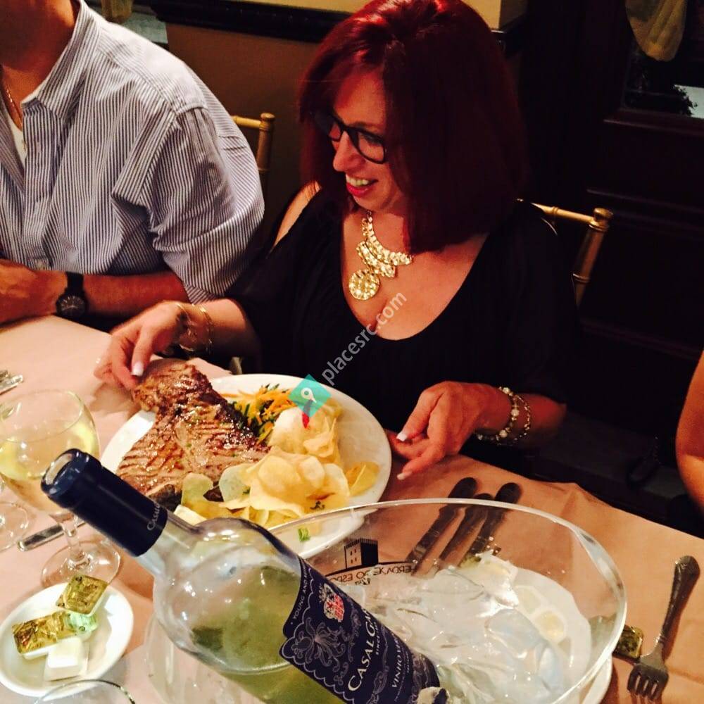 Vinhus Restaurant & Lounge